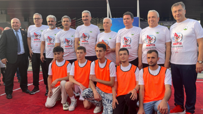 Bursa’da belediye başkanları, gençlerin basketbol turnuvasına ortak oldu