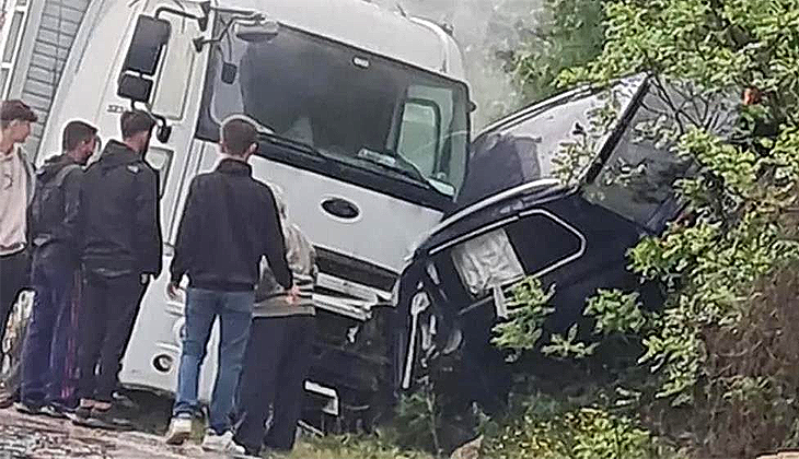 Bursa’daki feci kazada kamyon 2 aracı biçti: Anne ve oğlu öldü