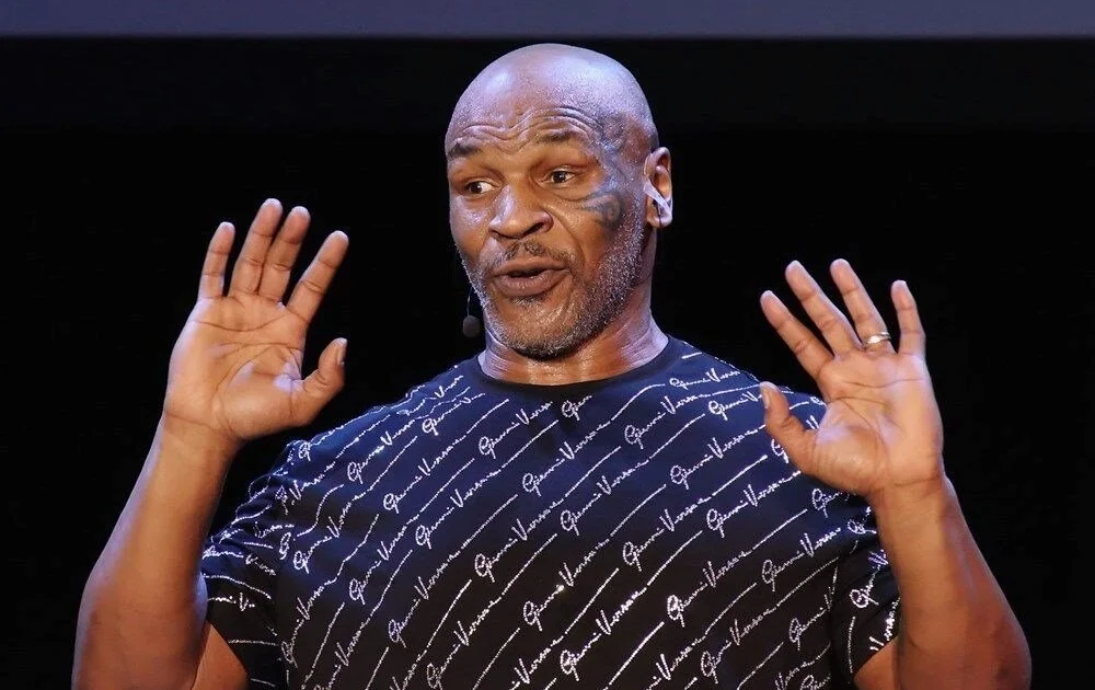 Ünlü boksör Mike Tyson uçakta rahatsızlandı