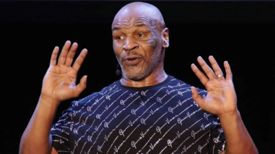 Ünlü boksör Mike Tyson uçakta rahatsızlandı