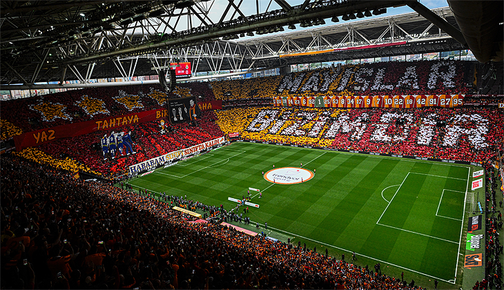 Galatasaray taraftarından derbi için koreografi