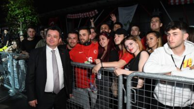 Osmangazili gençler Türkçe rapin yıldızlarıyla coştu
