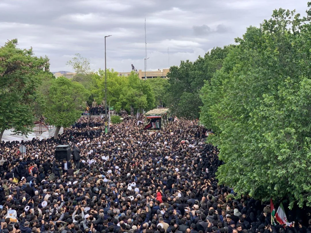 İranlılar Reisi’yi anıyor: Tebriz, Tahran ve Kum’da yas