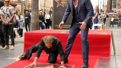Chris Hemsworth artık Şöhretler Kaldırımı’nda