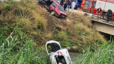 Bursa’da iki otomobil çarpıştı, biri dereye uçtu: 5’i ağır 8 yaralı