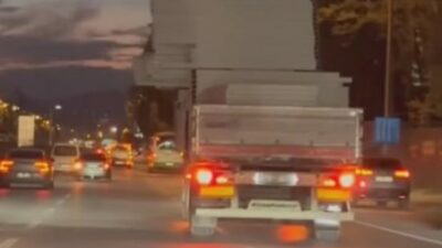 Bursa’da riskli taşımacılık! Diğer sürücülerin canını tehlikeye attı…