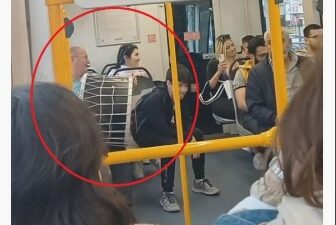 Bursa’da metro vagonunda mini konser resitali