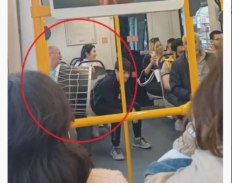 Bursa’da metro vagonunda mini konser resitali