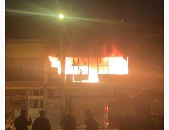 Bursa’da mobilya imalathanesi alev alev yandı