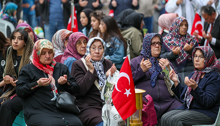 301 maden şehidi mezarları başında anıldı