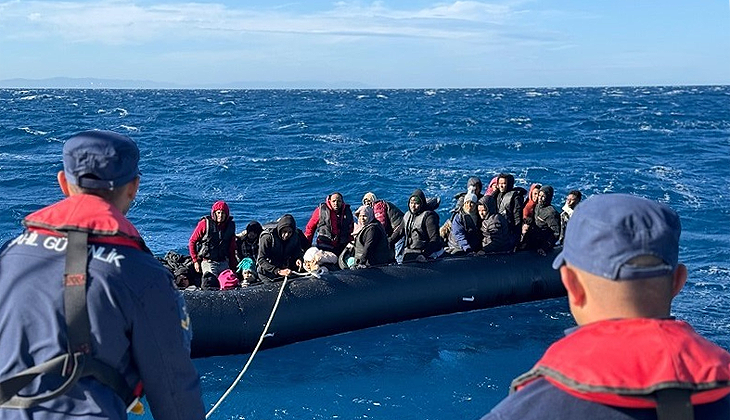 Türk karasularına geri itilen 37 düzensiz göçmen kurtarıldı