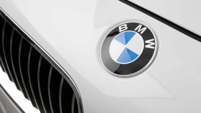BMW’den tarihi değişiklik! Benzinli araçlardaki harf kalkıyor