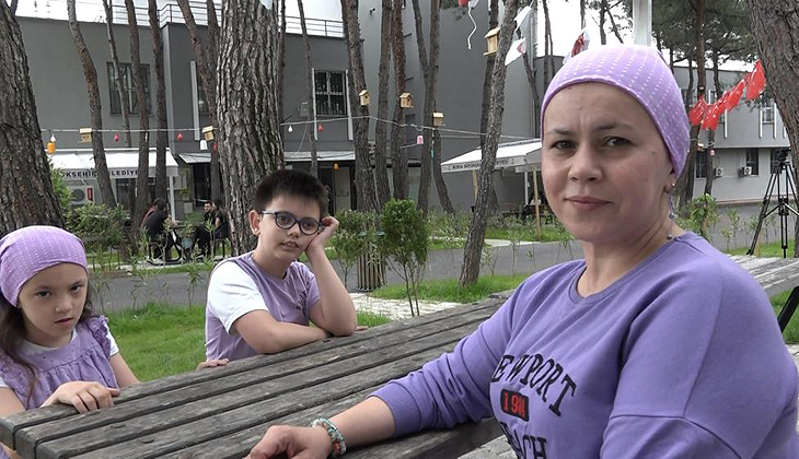 Fedakar anneden ikiz çocukları için büyük özveri