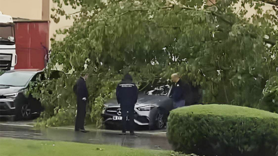 Bursa’da fırtına hayatı olumsuz etkiledi