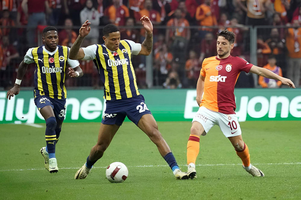 Şampiyonluk yarışı son haftaya kaldı: Derbinin galibi Fenerbahçe
