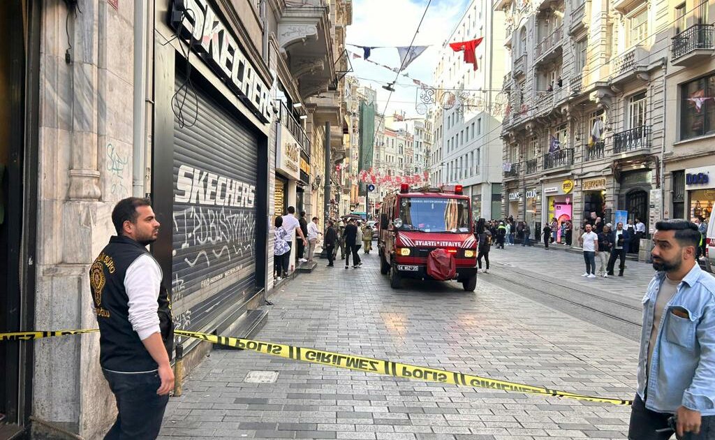 İstiklal Caddesi’nde mağazada yangını
