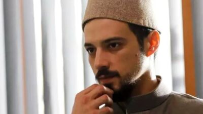 ‘Kızıl Goncalar’ın Cüneyd’i ünlü isimle tatilde