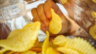 Baharatlı cips can aldı: Kalp krizi geçiren genç hayatını kaybetti
