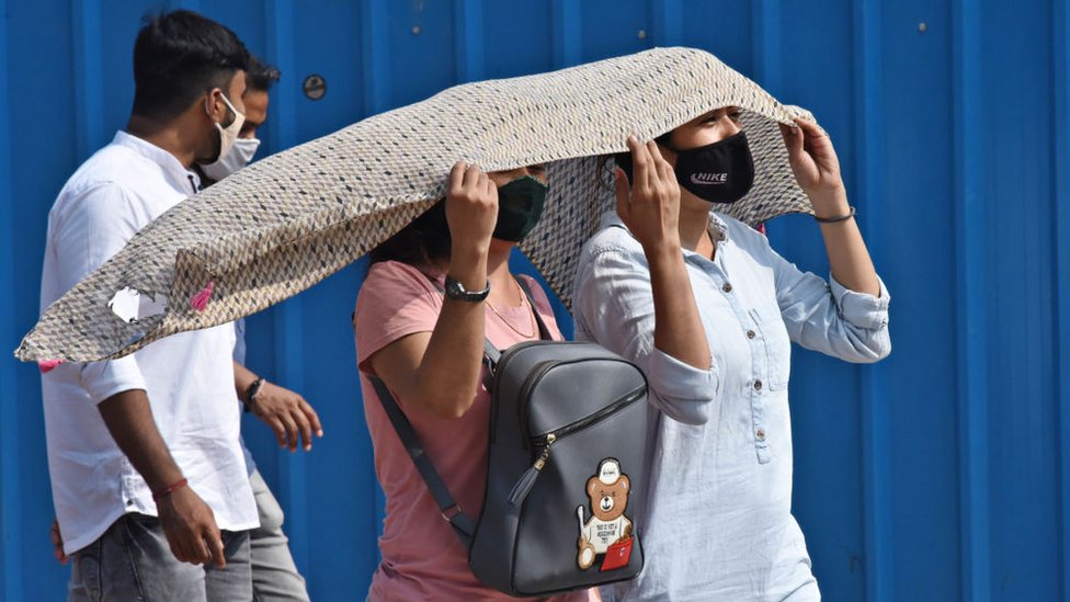 Hindistan’da aşırı sıcaklarda can almaya devam ediyor