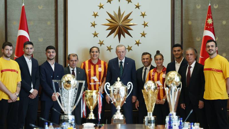 Galatasaray, Cumhurbaşkanı Erdoğan’ı ziyaret etti
