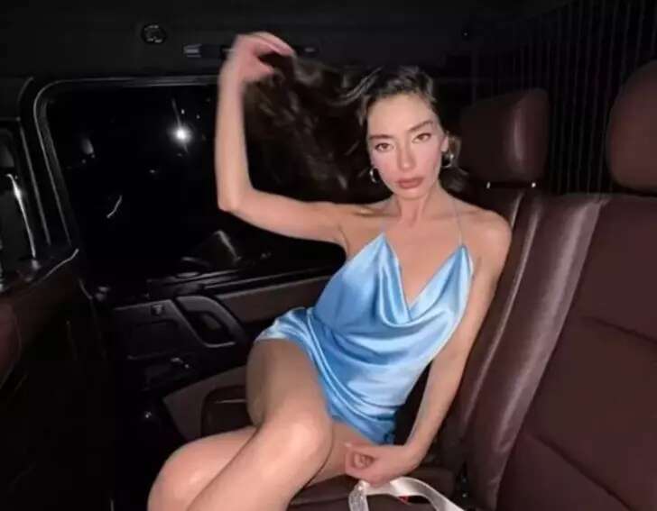 Neslihan Atagül plajdan paylaştı