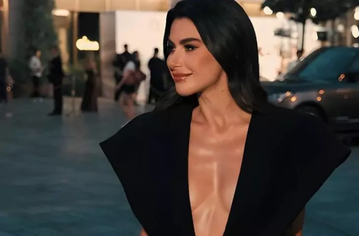 Nesrin Cavadzade’nın tatil pozları nefes kesti!