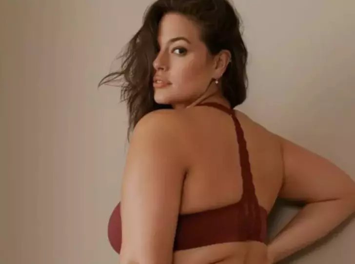 Ashley Graham Yunanistan tatilinden paylaştı!