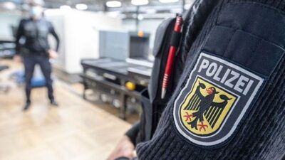 Köln’de şüpheli paket paniği
