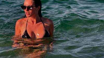 Melis Sezen’in plaj pozlarına beğeni yağdı