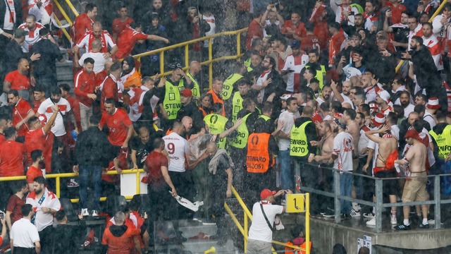 Türkiye – Gürcistan maçı öncesi tribünde kavga çıktı!
