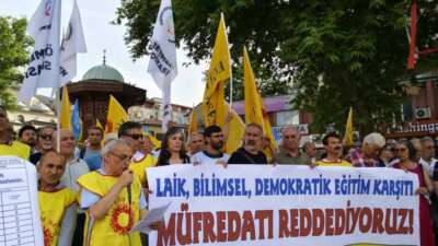 Eğitim Sen, yeni müfredatı protesto etti