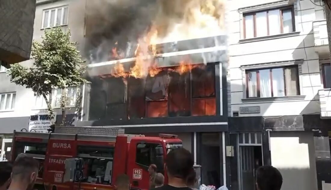 Bursa’da iş yeri alev alev yandı