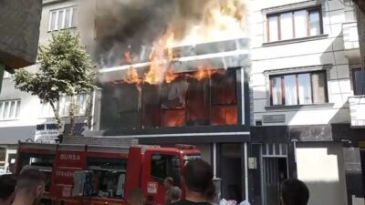 Bursa’da iş yeri alev alev yandı