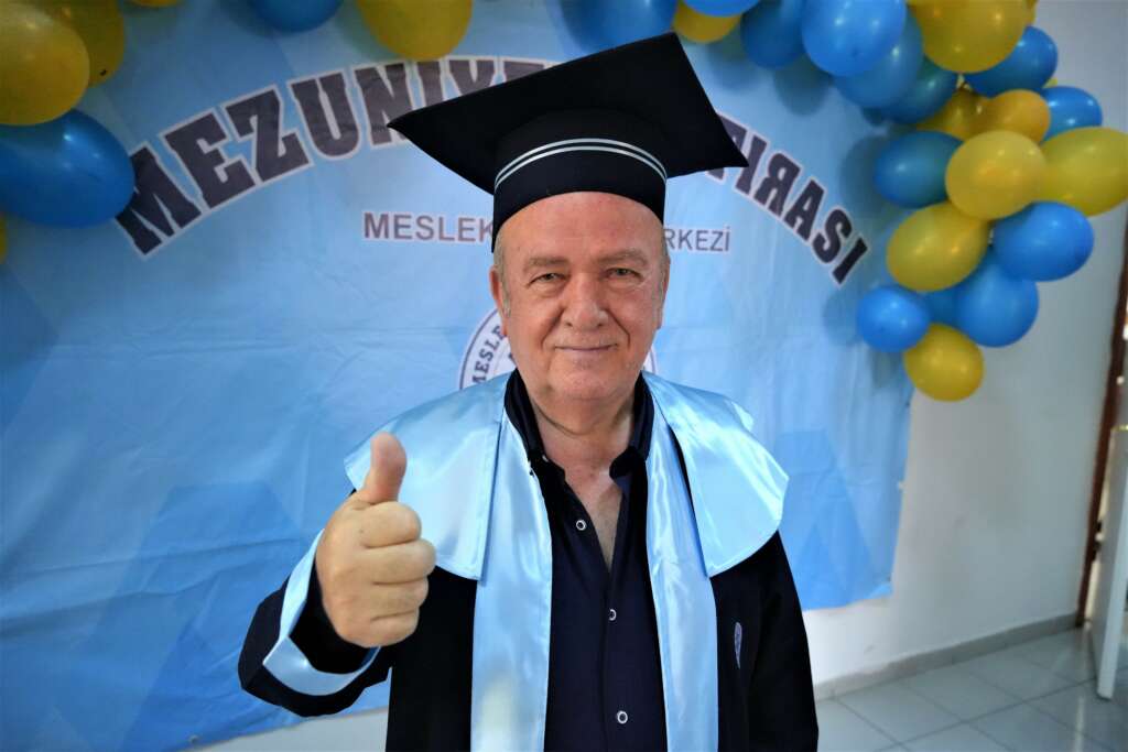 71 yaşında mezun oldu lise diploması aldı, göbek attı