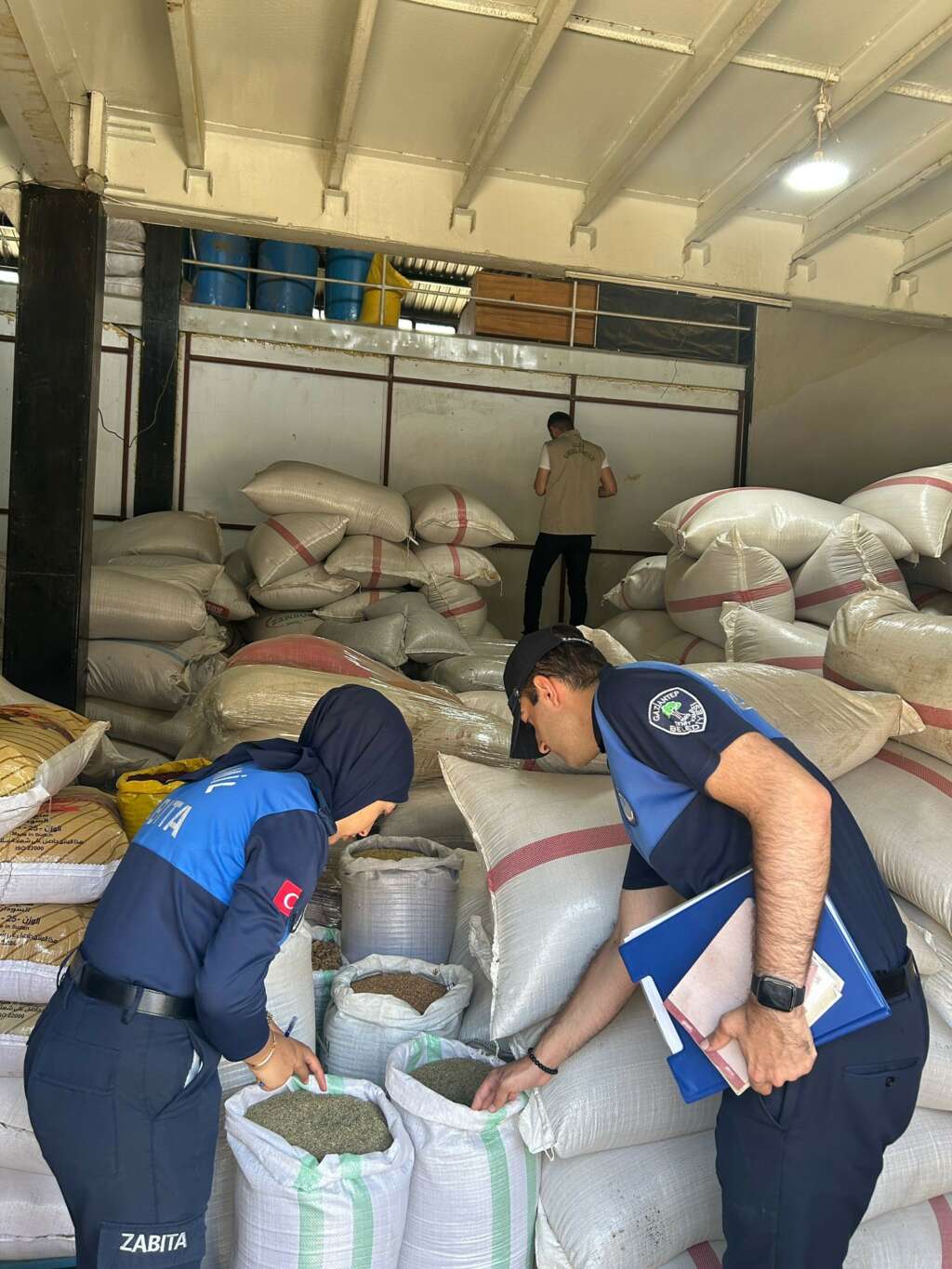 Gaziantep’te gıda denetimlerinde 20 ton tarihi geçmiş ürün imha edildi Gaziantep’te gıda denetimlerinde 20 ton tarihi geçmiş ürün imha edildi