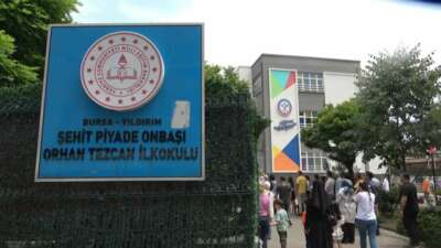 Bursa’da sosyal medyada fenomen olan öğretmen sevinci velilerden tam not aldı