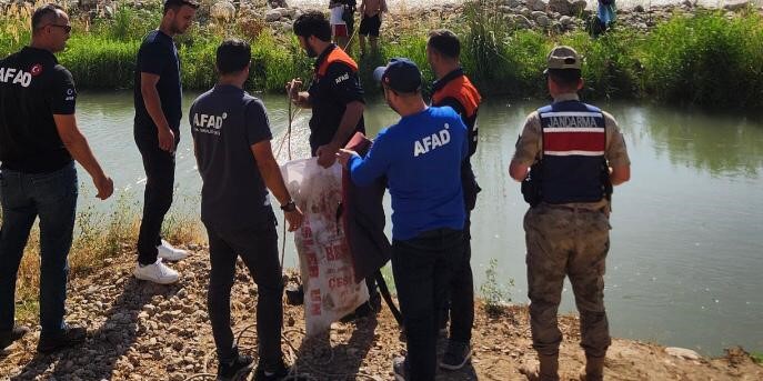 Piknik yaparken mahsur kalan 5 kişi kişiyi AFAD kurtardı Piknik yaparken mahsur kalan 5 kişi kişiyi AFAD kurtardı