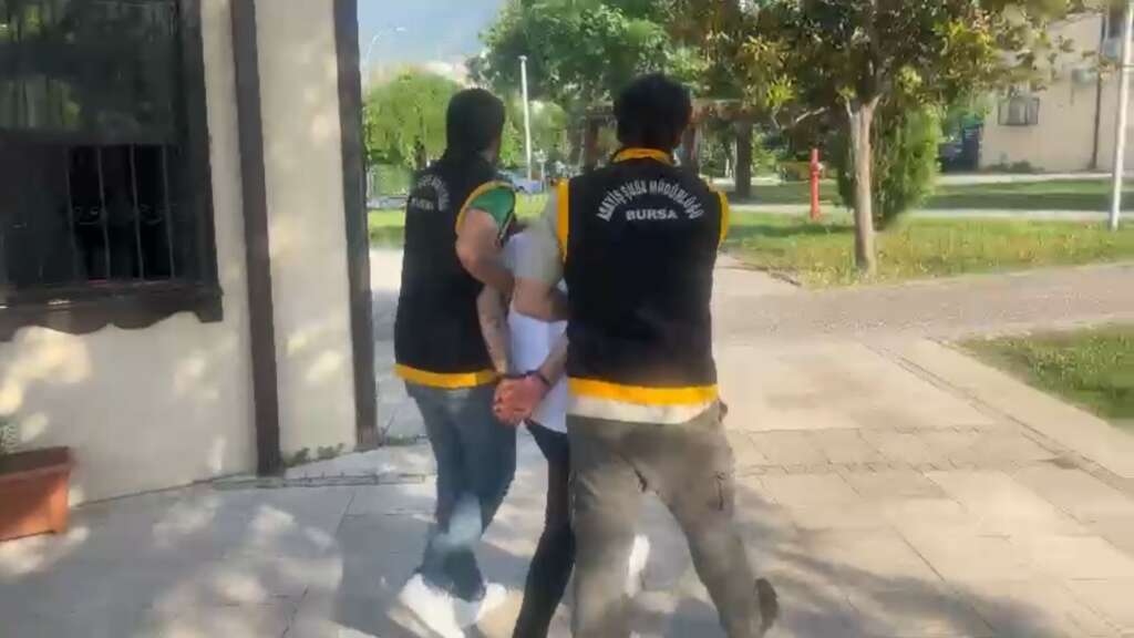 Bursa’da 25 yıl hapis cezasıyla aranan suç makinesi yakalandı