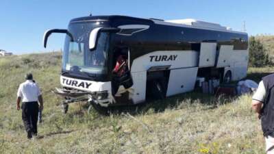 Yolcu otobüsü şarampole düştü: 8 yaralı