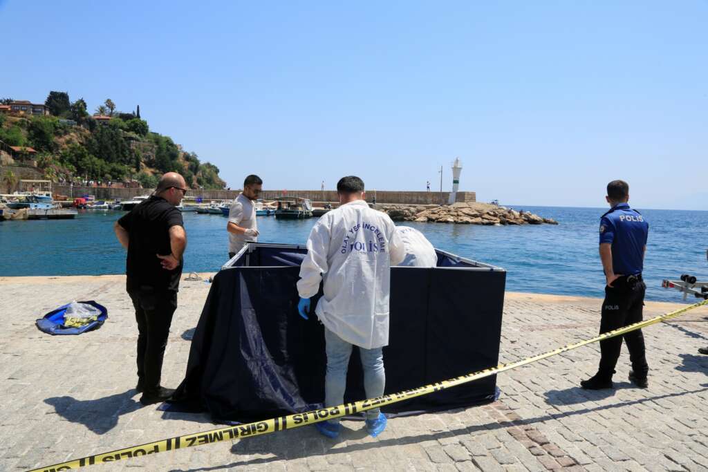 Kayalıklarda kimliği belirsiz ceset bulundu