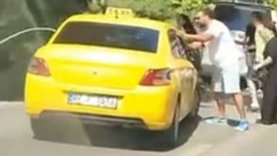 Taksinin önünü kestiler, yolcu taksiyi çalıp kaçtı