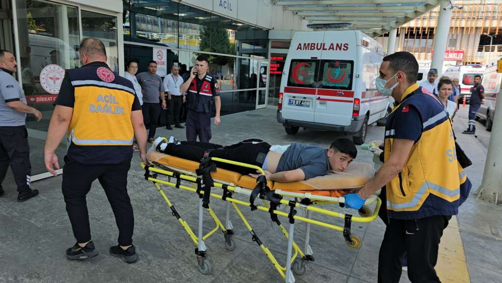 Düğün kutlaması sırasında çocuk sırtından vuruldu