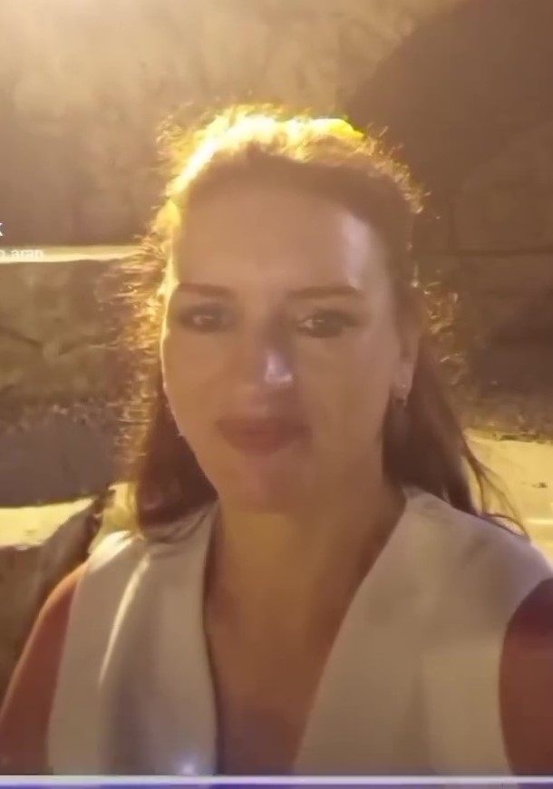 Eski eşini boğazından bıçaklayıp, ölene kadar başında bekledi