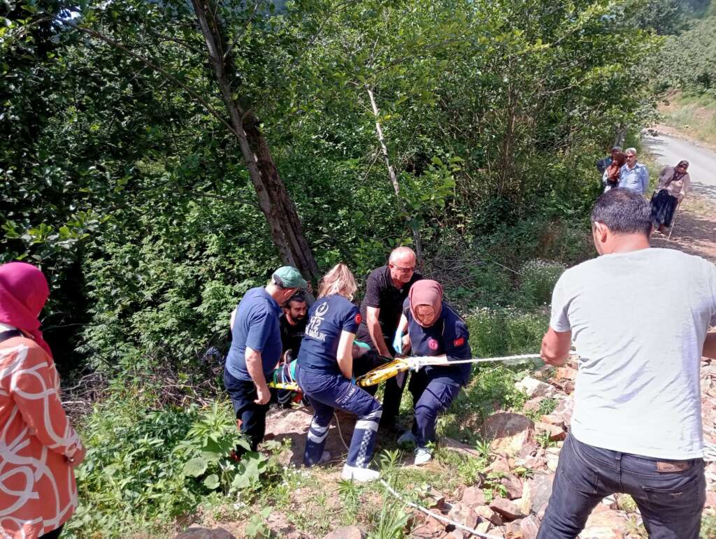 ATV ile uçuruma yuvarlanan kişiler kurtarıldı