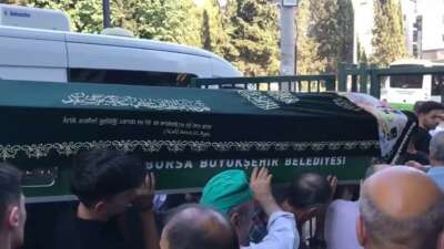 Doktor’dan sonra evinde ölü bulunmuştu, son yolculuğuna uğurlandı
