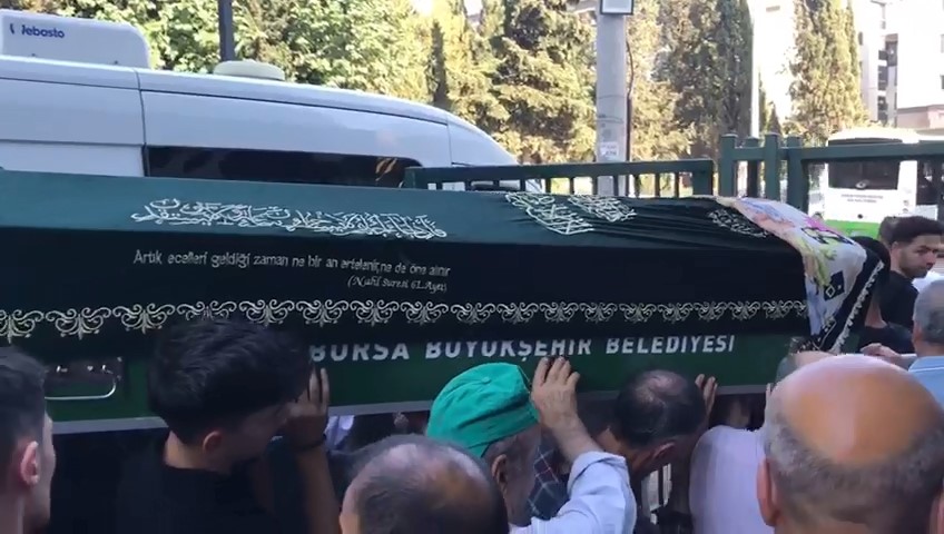 Doktor’dan sonra evinde ölü bulunmuştu, son yolculuğuna uğurlandı