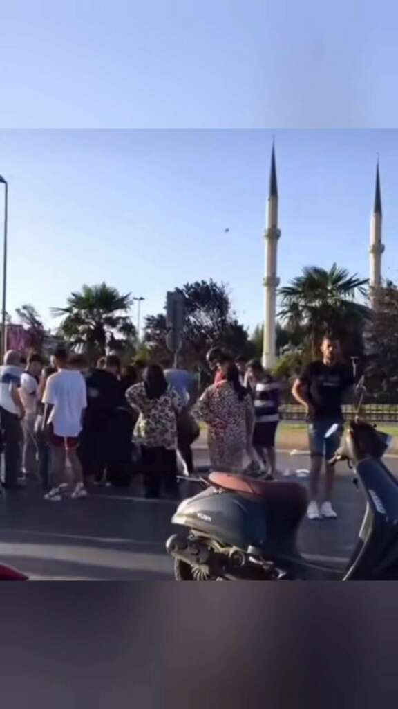 Kavşakta 2 araç çarpıştı: 1 yaralı Kavşakta 2 araç çarpıştı: 1 yaralı
