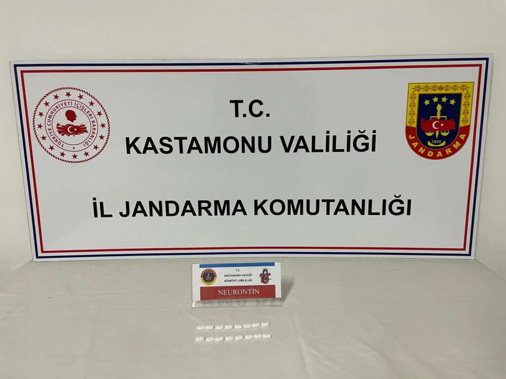 Psikiyatri hastası, yeşil reçeteyle aldığı ilaçları satarken yakalandı Psikiyatri hastası, yeşil reçeteyle aldığı ilaçları satarken yakalandı