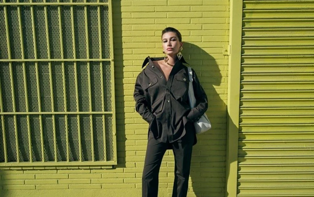 Anne olmaya hazırlanan Hailey Bieber, Fransız moda devi için poz verdi