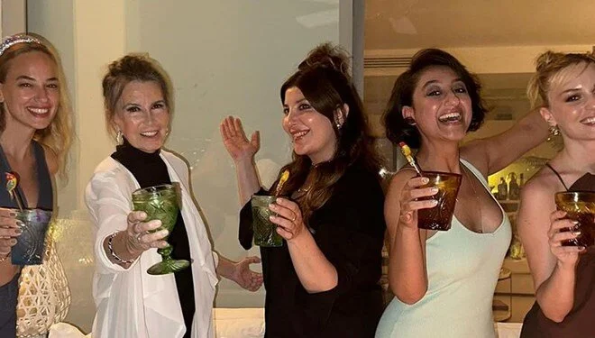 Ünlü oyunculardan Filiz Akın’a ziyaret: Ne güzel şey sevilmek